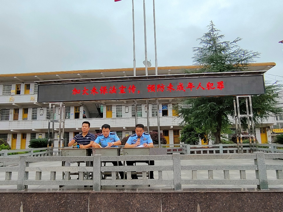 法制校長進校園