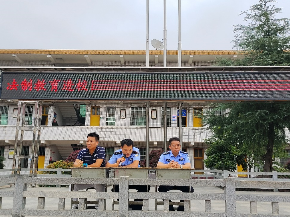 法制校長進校園