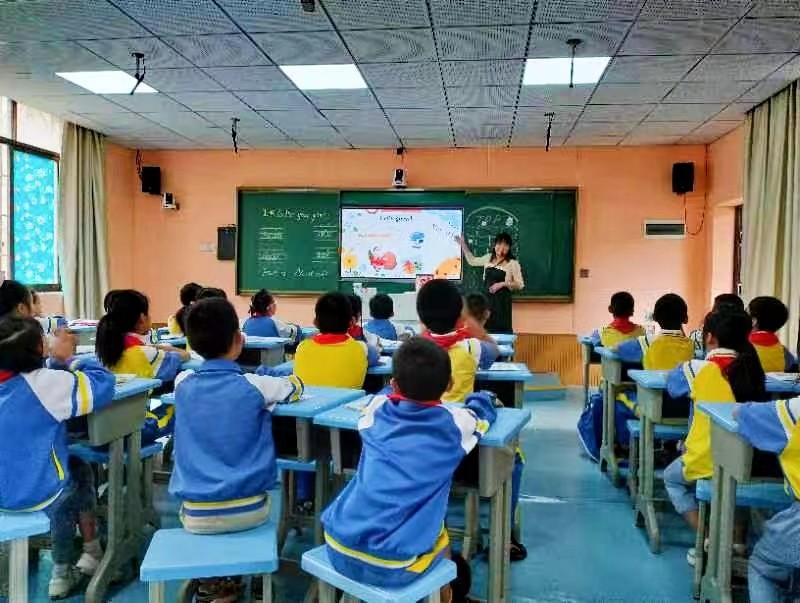 教以潛心  研以致遠(yuǎn)