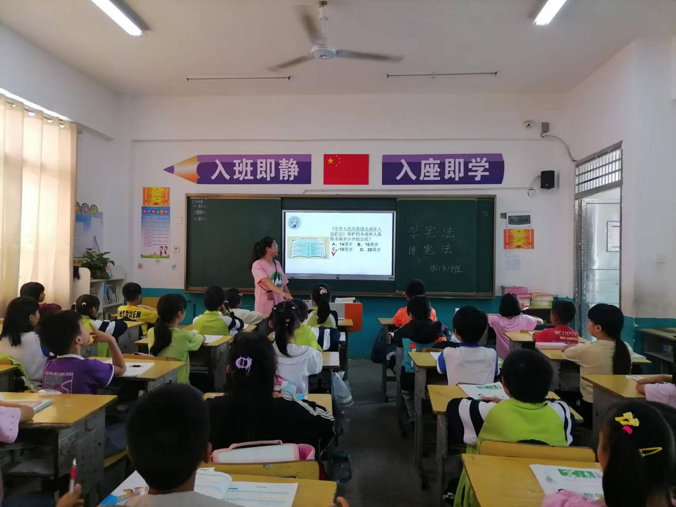 蔡橋鄉(xiāng)中心完小開展“青少年法治宣傳活動”