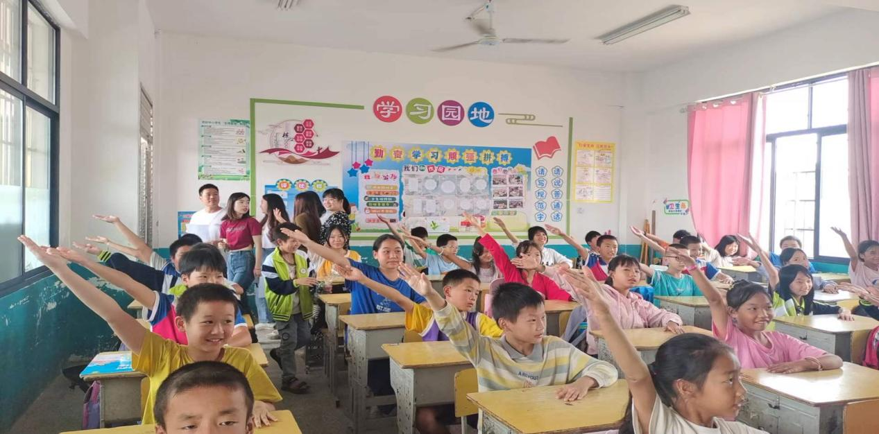 一班一特色，一墻育人心