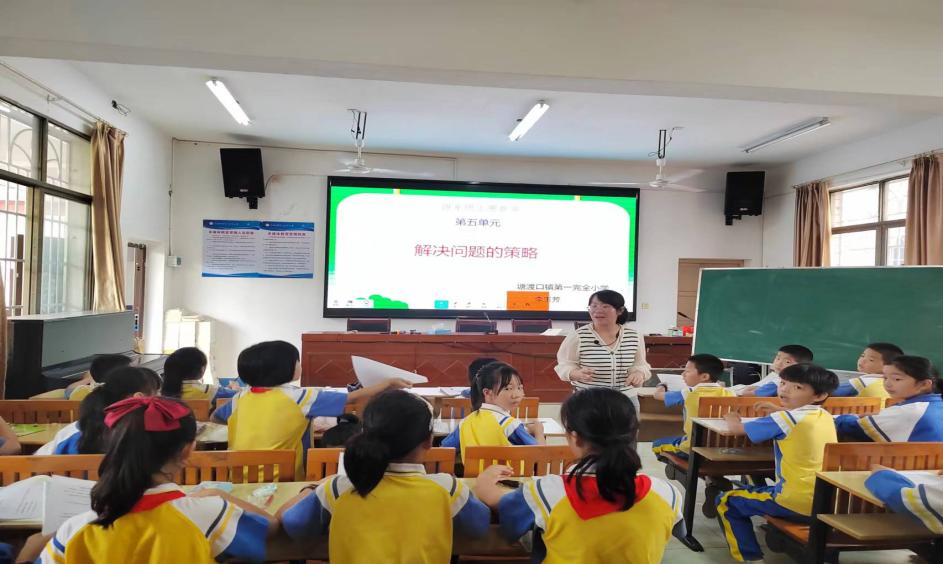 潛心教研勤探索，扎根教學(xué)促提升