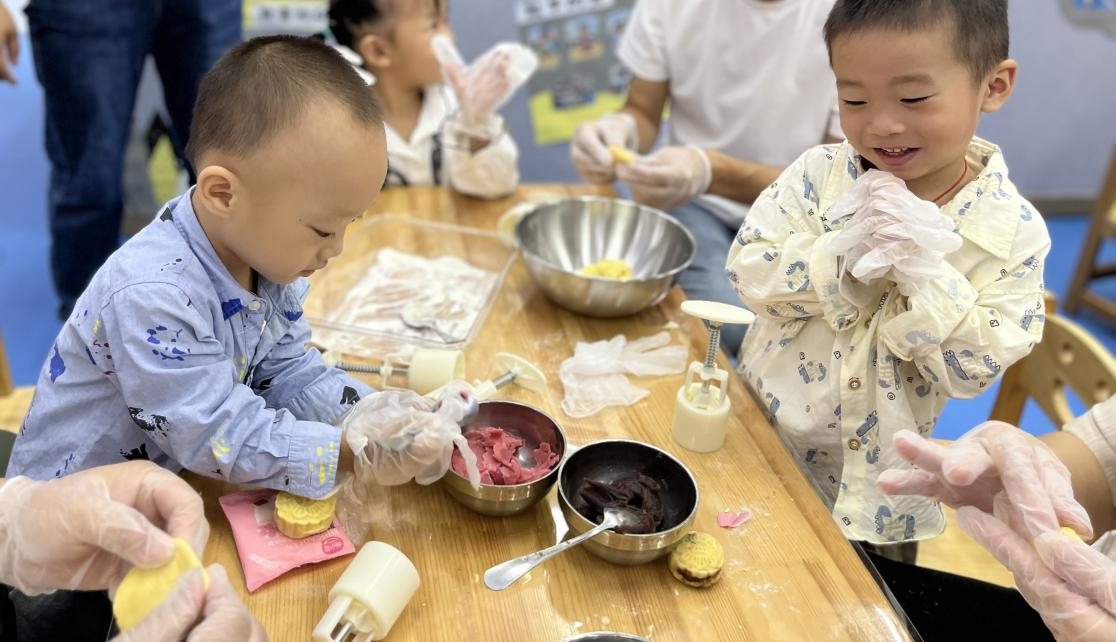 新寧縣幼兒園開展“盛世華誕，情滿中秋”主題系列活動