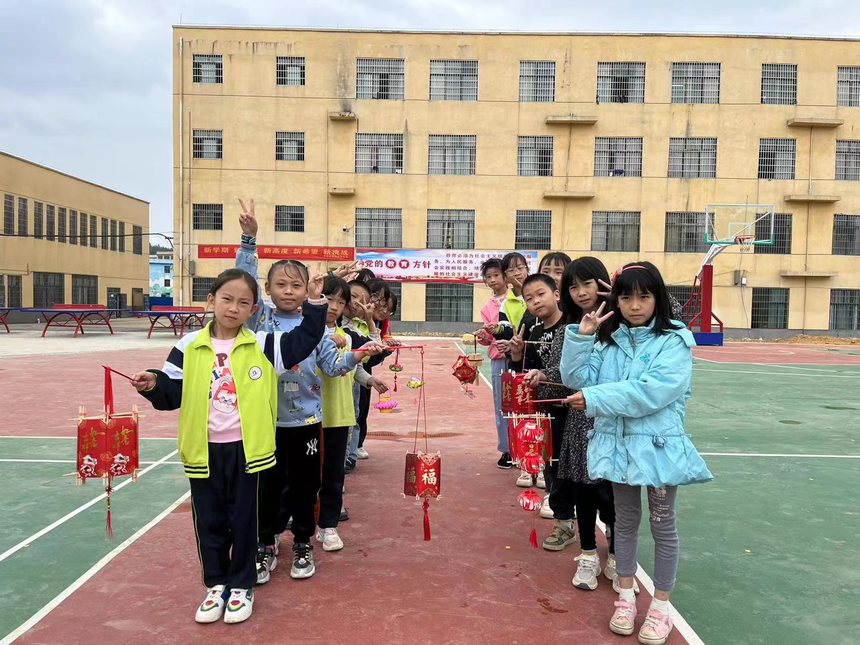 蔡橋鄉(xiāng)中心完小開展了德育實踐作業(yè)評選活動