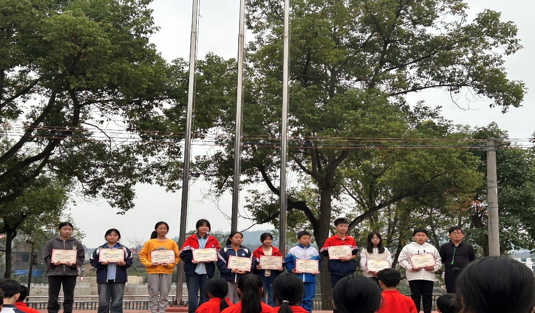 金稱市鎮(zhèn)中學(xué)開展第三季度“新時代好少年”評選宣傳學(xué)習(xí)