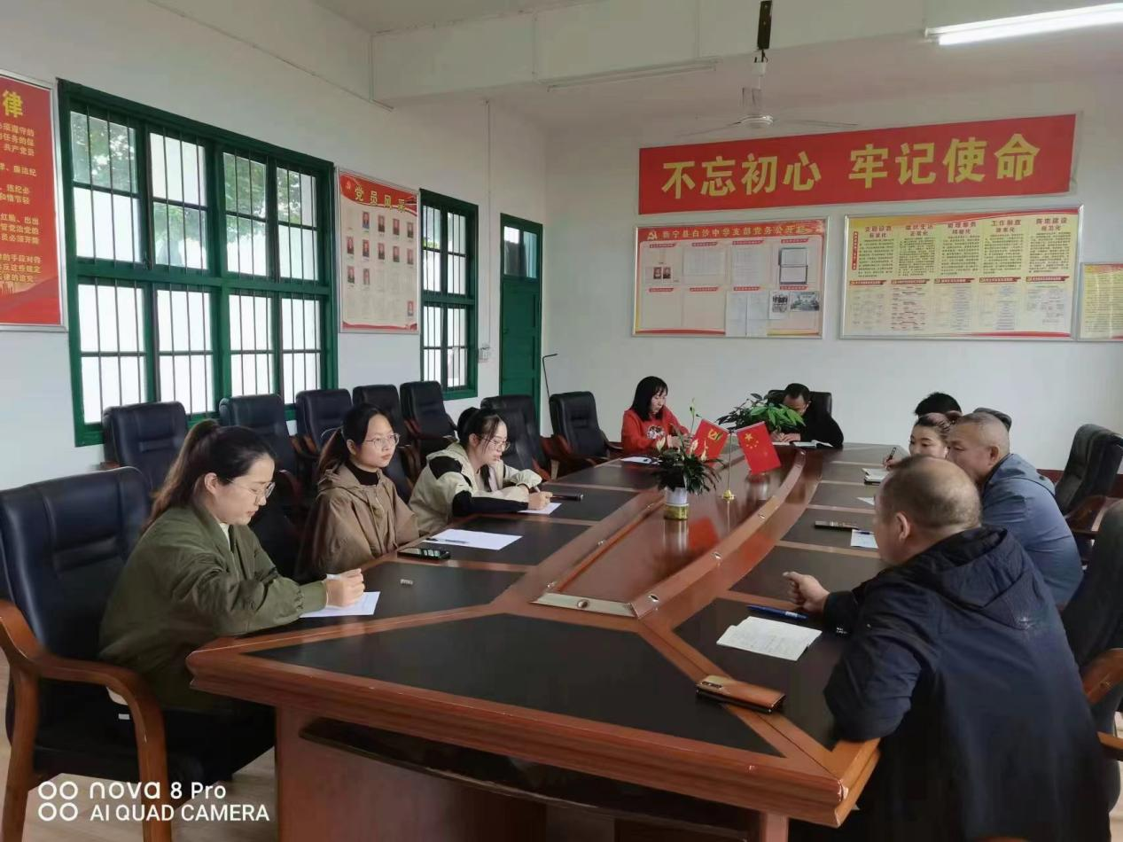 推門聽課抓常規(guī) 多彩課堂展新顏