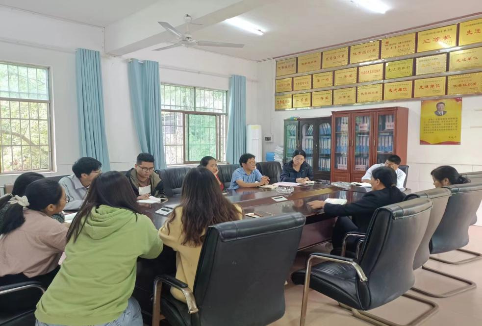 金稱市鎮(zhèn)中學(xué)舉辦青年教師語文公開課