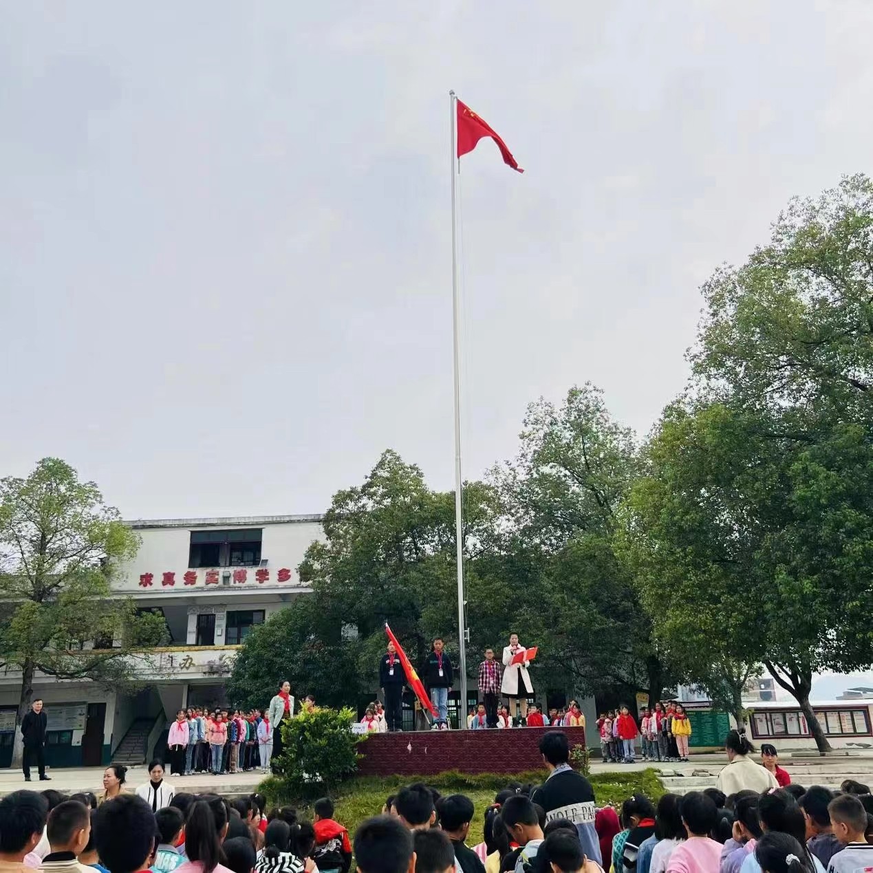 紅領巾心向黨 爭做新時代好少年