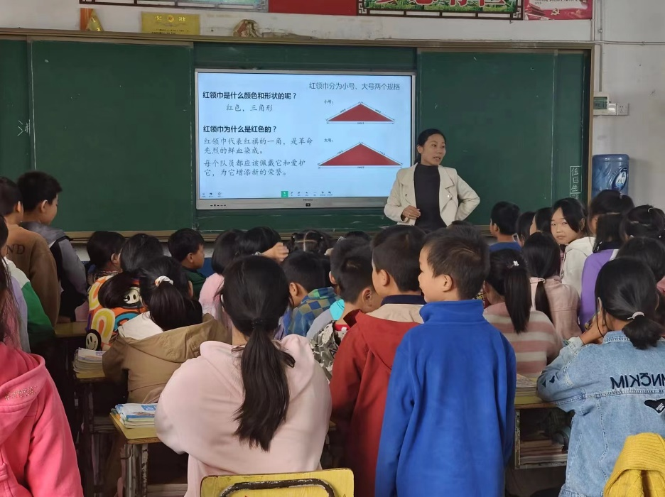 白倉鎮(zhèn)新建中學開展了“爭做新時代好隊員”主題隊日活動暨新隊員入隊儀式