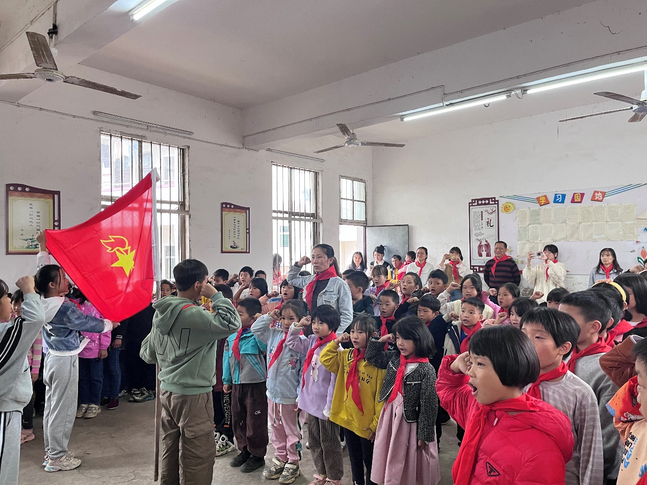 白倉鎮(zhèn)新建中學開展了“爭做新時代好隊員”主題隊日活動暨新隊員入隊儀式