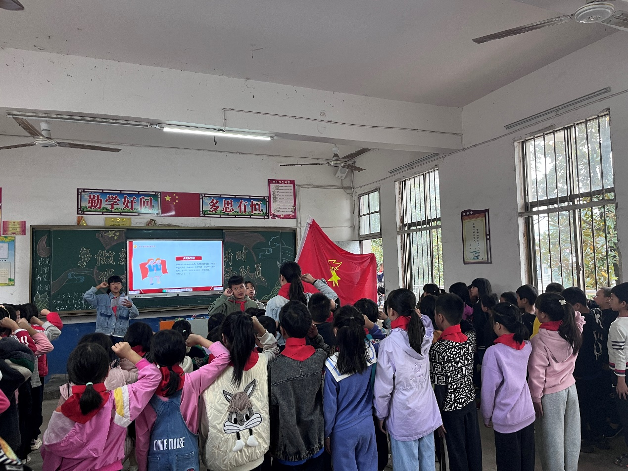 白倉鎮(zhèn)新建中學開展了“爭做新時代好隊員”主題隊日活動暨新隊員入隊儀式