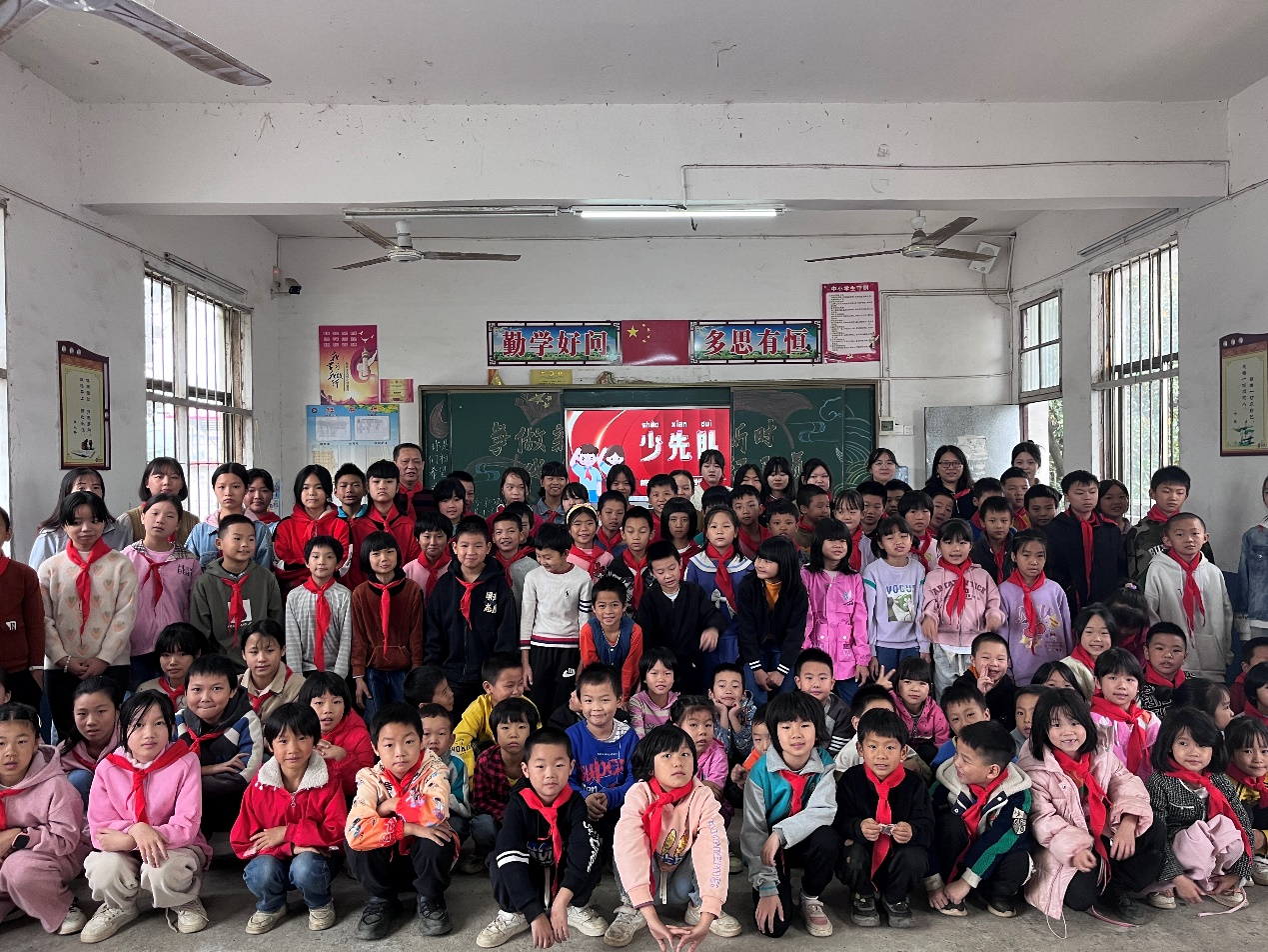 白倉鎮(zhèn)新建中學開展了“爭做新時代好隊員”主題隊日活動暨新隊員入隊儀式