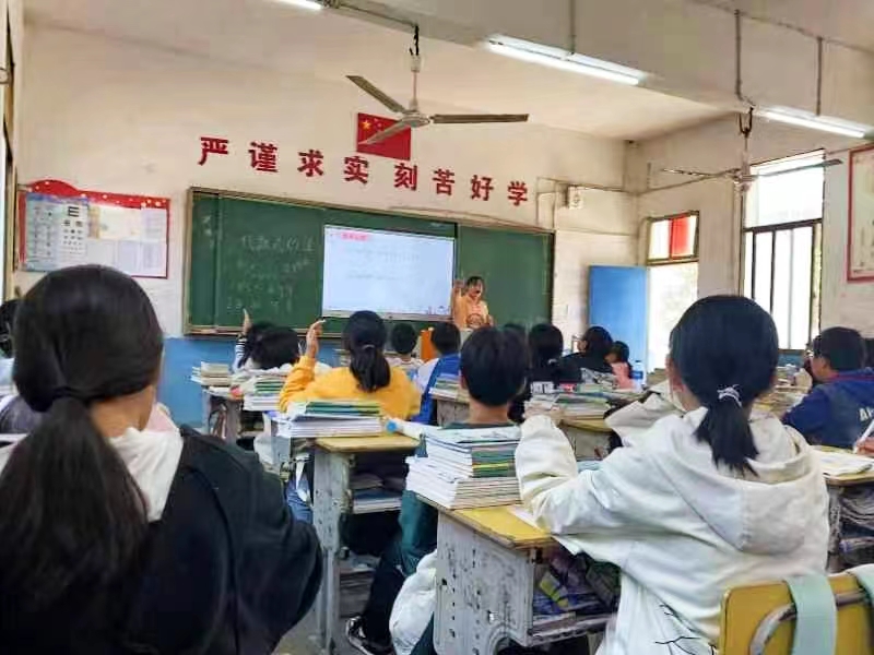 展風(fēng)采   促成長