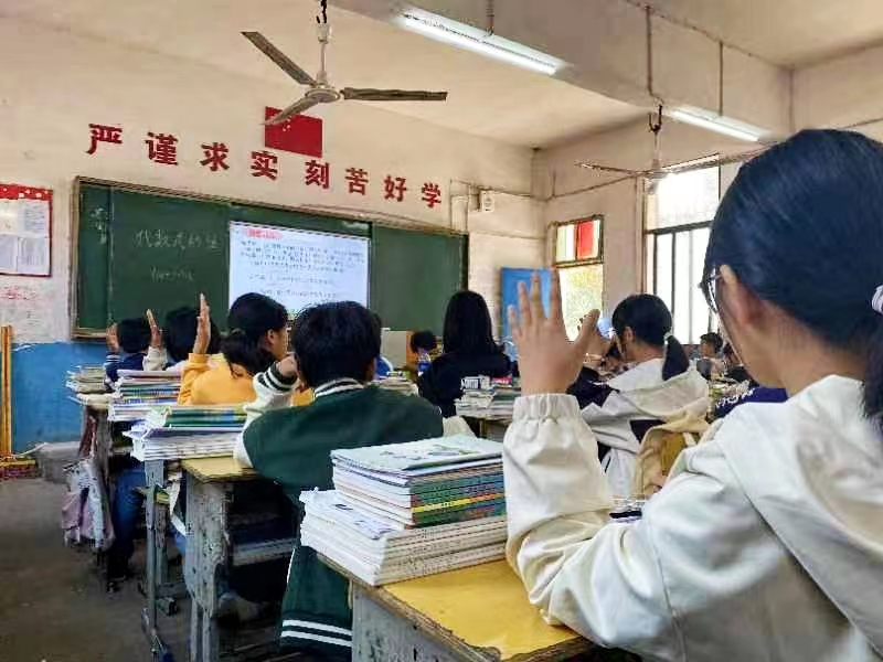 展風(fēng)采   促成長