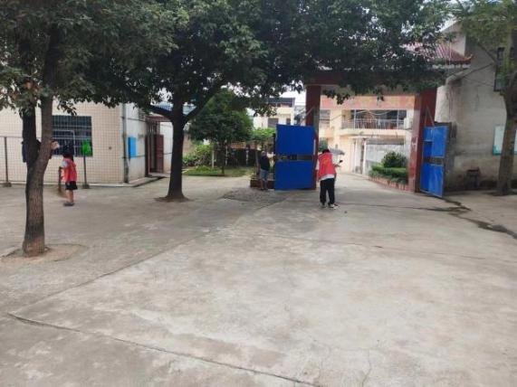 回龍寺鎮(zhèn)軍田中學(xué)“青少年關(guān)愛(ài)老年人”促民族團(tuán)結(jié)志愿者服務(wù)