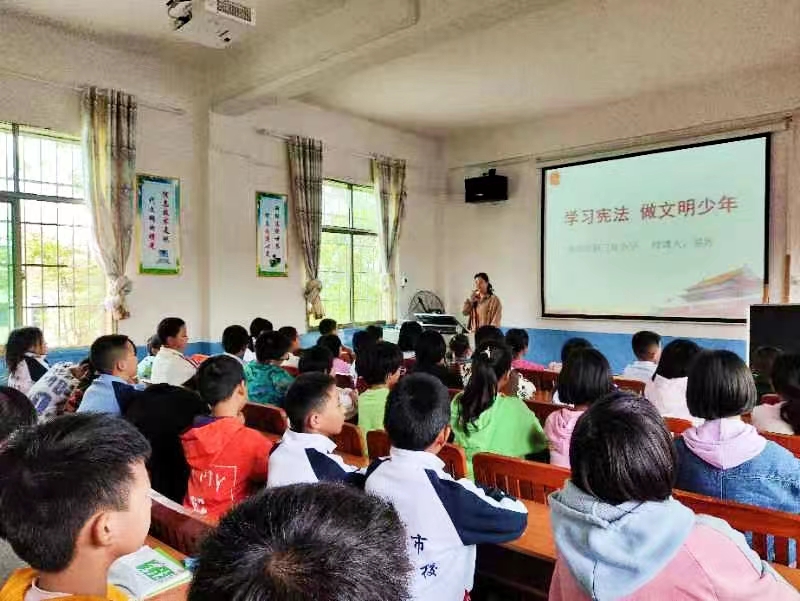 塘田市鎮(zhèn)三角小學(xué)舉行“學(xué)習(xí)憲法，做文明少年”