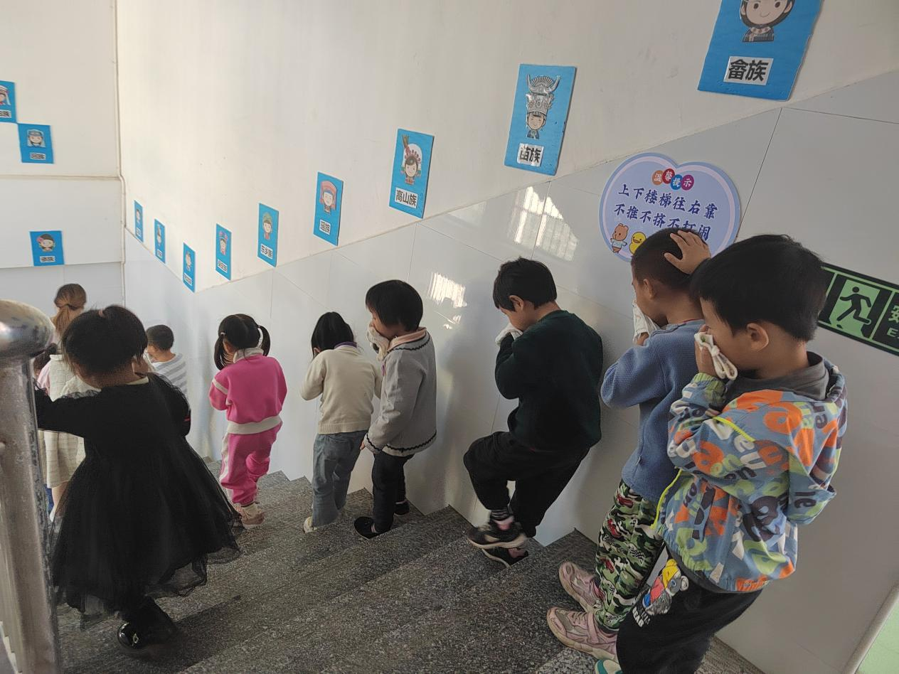 消防“零”距離 安全伴“童”行