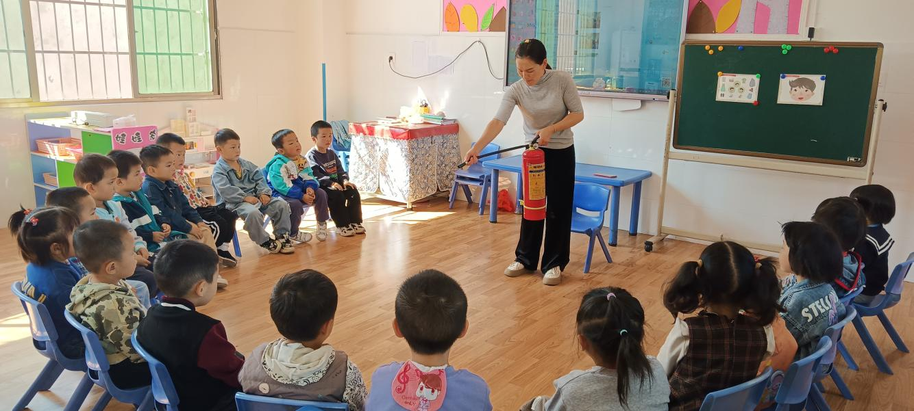 消防“零”距離 安全伴“童”行