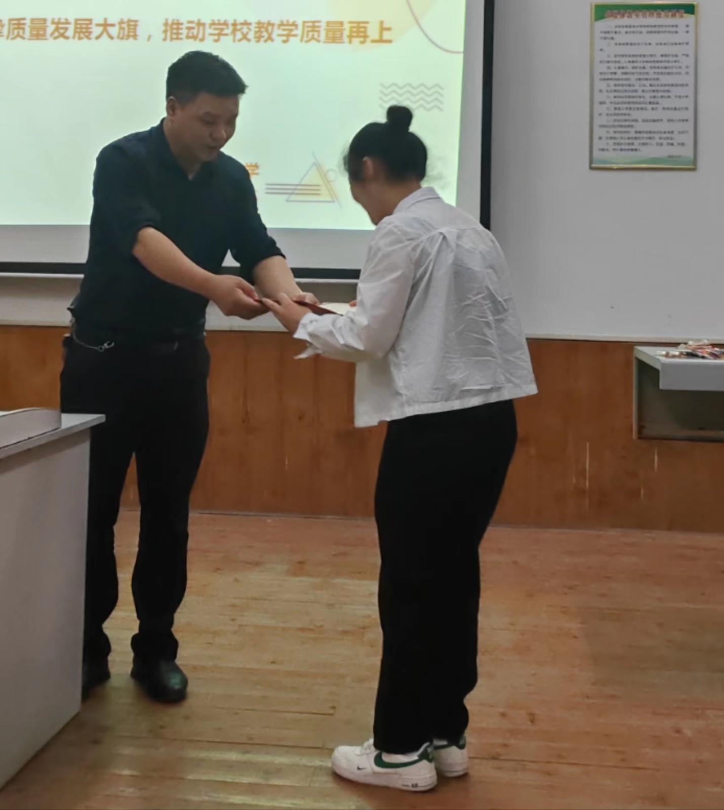 邵東七中：高擎質(zhì)量發(fā)展大旗，持續(xù)推進(jìn)“五低兩高一提升”