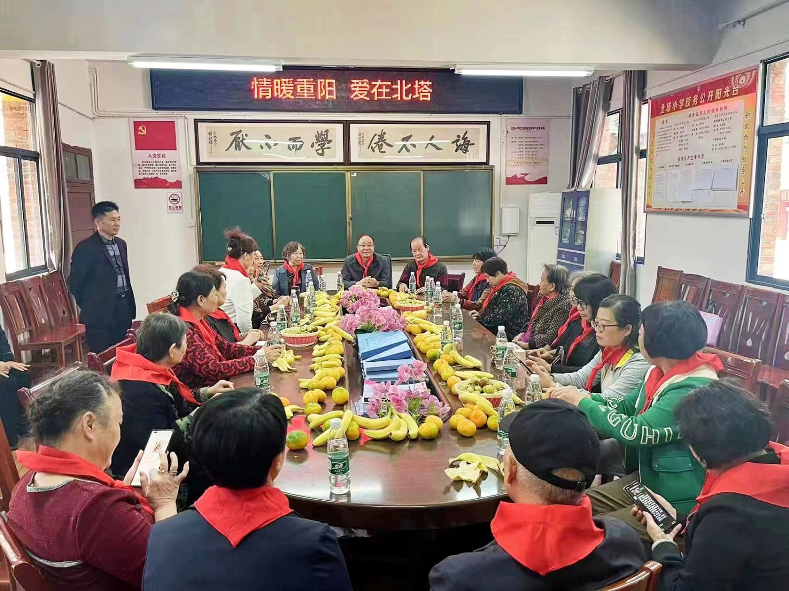 北塔小學(xué)：情暖重陽 愛在北塔