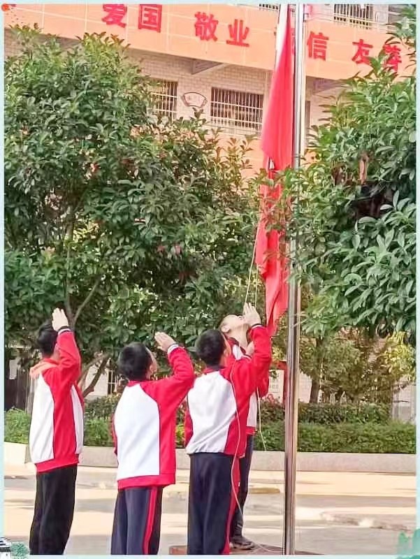 塘渡口鎮(zhèn)第三完全小學(xué)舉行“九九重陽(yáng)節(jié)，濃濃敬老情”主題升旗儀式