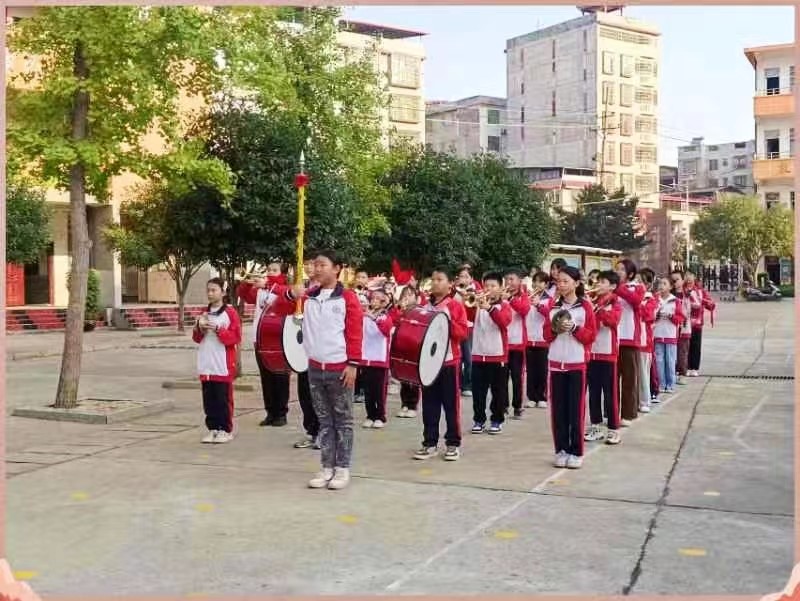 塘渡口鎮(zhèn)第三完全小學(xué)舉行“九九重陽(yáng)節(jié)，濃濃敬老情”主題升旗儀式