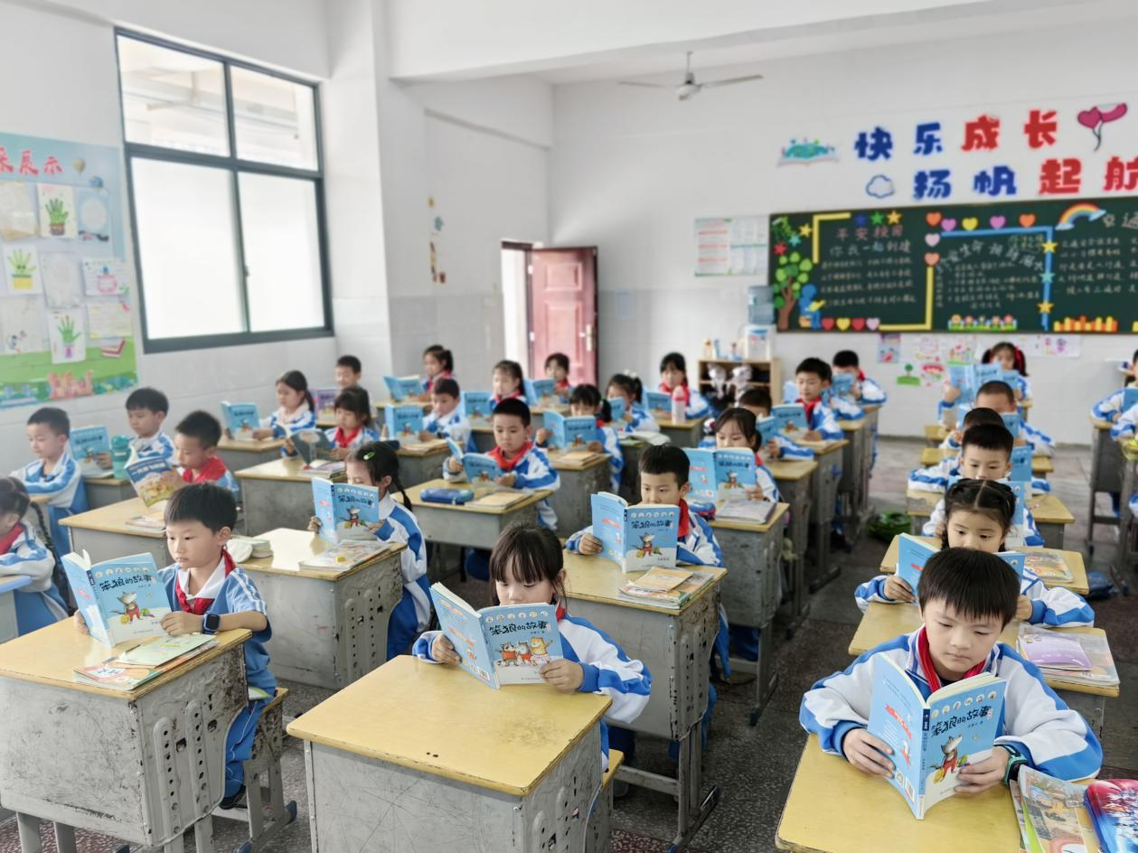 城區(qū)二小舉行“開(kāi)書(shū)禮”：用閱讀素養(yǎng)潤(rùn)澤少年成長(zhǎng)