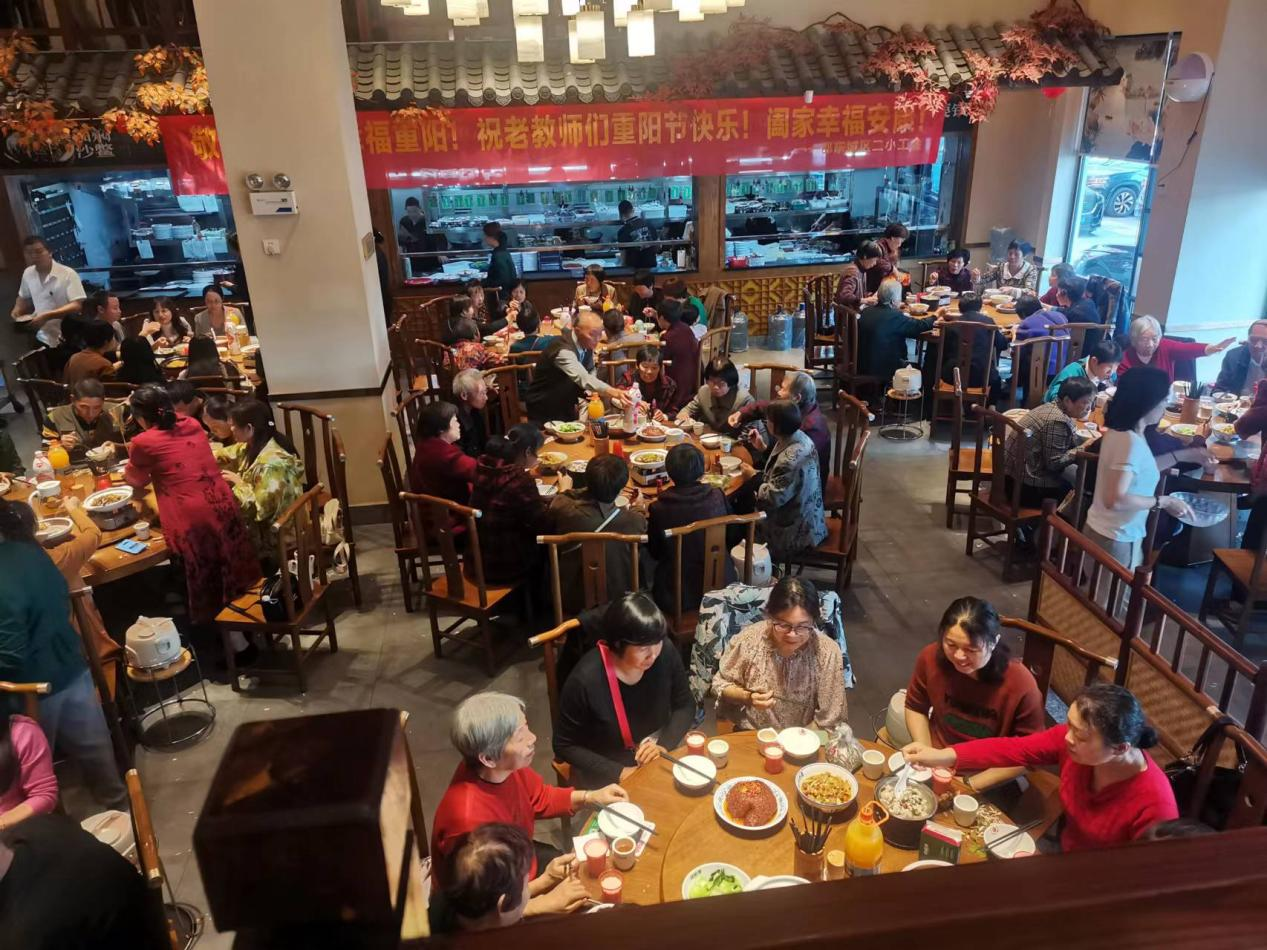 城區(qū)二小開展重陽(yáng)節(jié)系列活動(dòng)