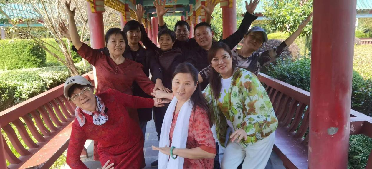 城區(qū)二小開展重陽(yáng)節(jié)系列活動(dòng)