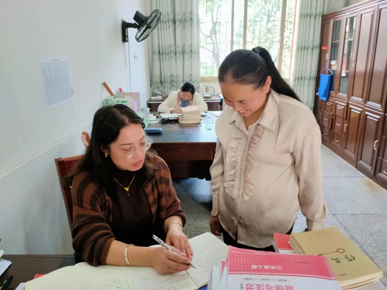 北塔區(qū)教育局：下沉一線聽(tīng)評(píng)課  耐心指導(dǎo)促提升