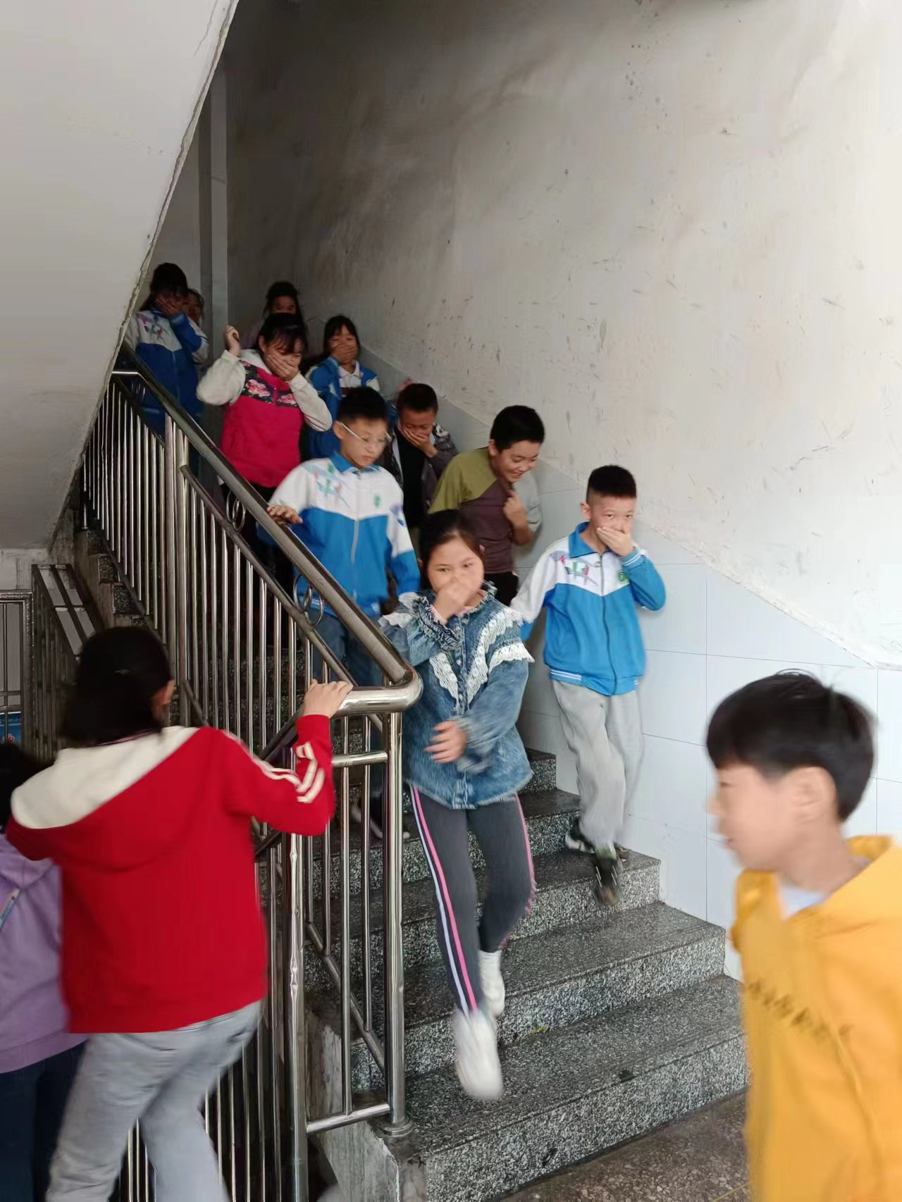 高沙鎮(zhèn)中心小學(xué)開展消防疏散演練