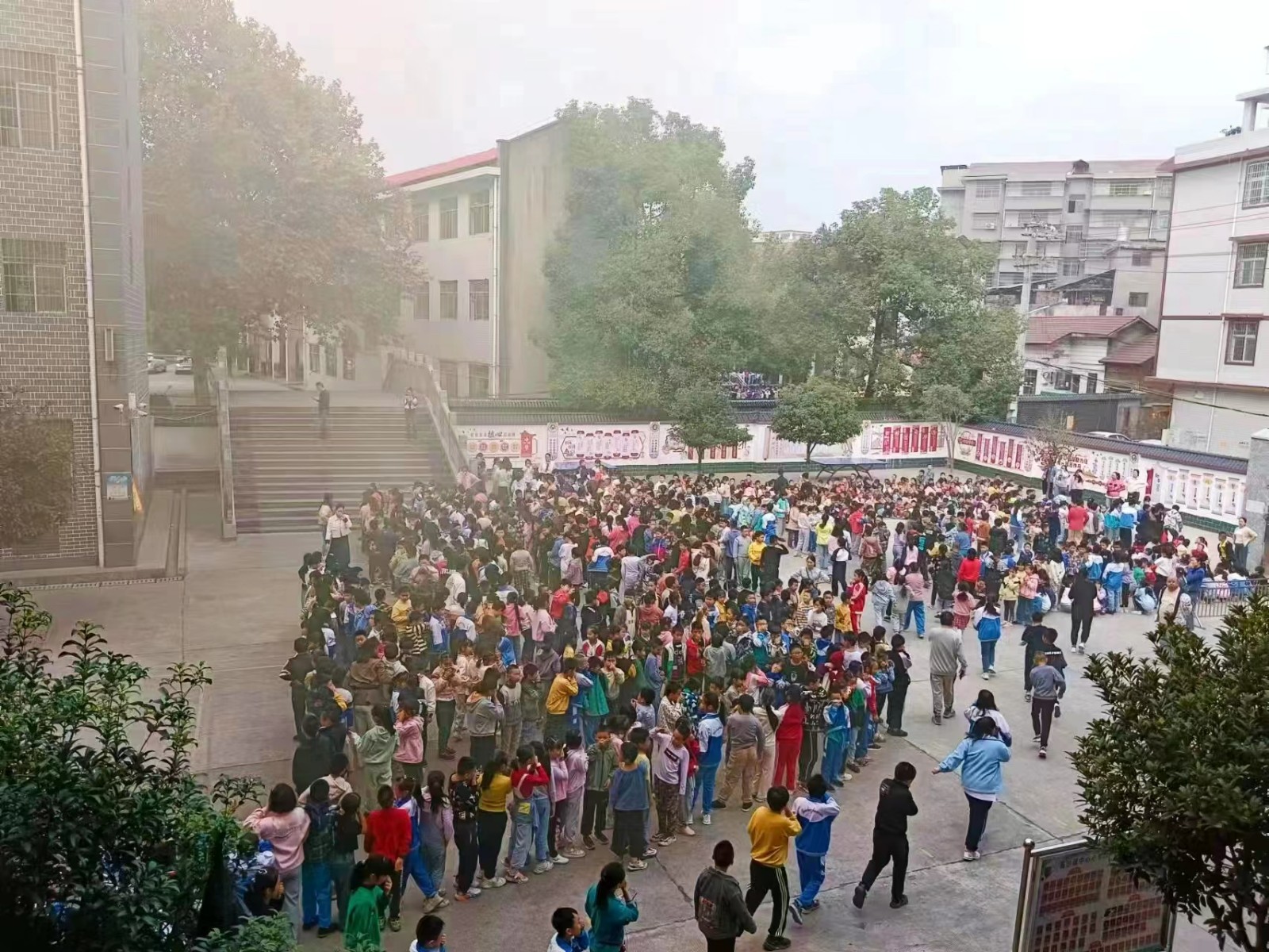 高沙鎮(zhèn)中心小學(xué)開展消防疏散演練