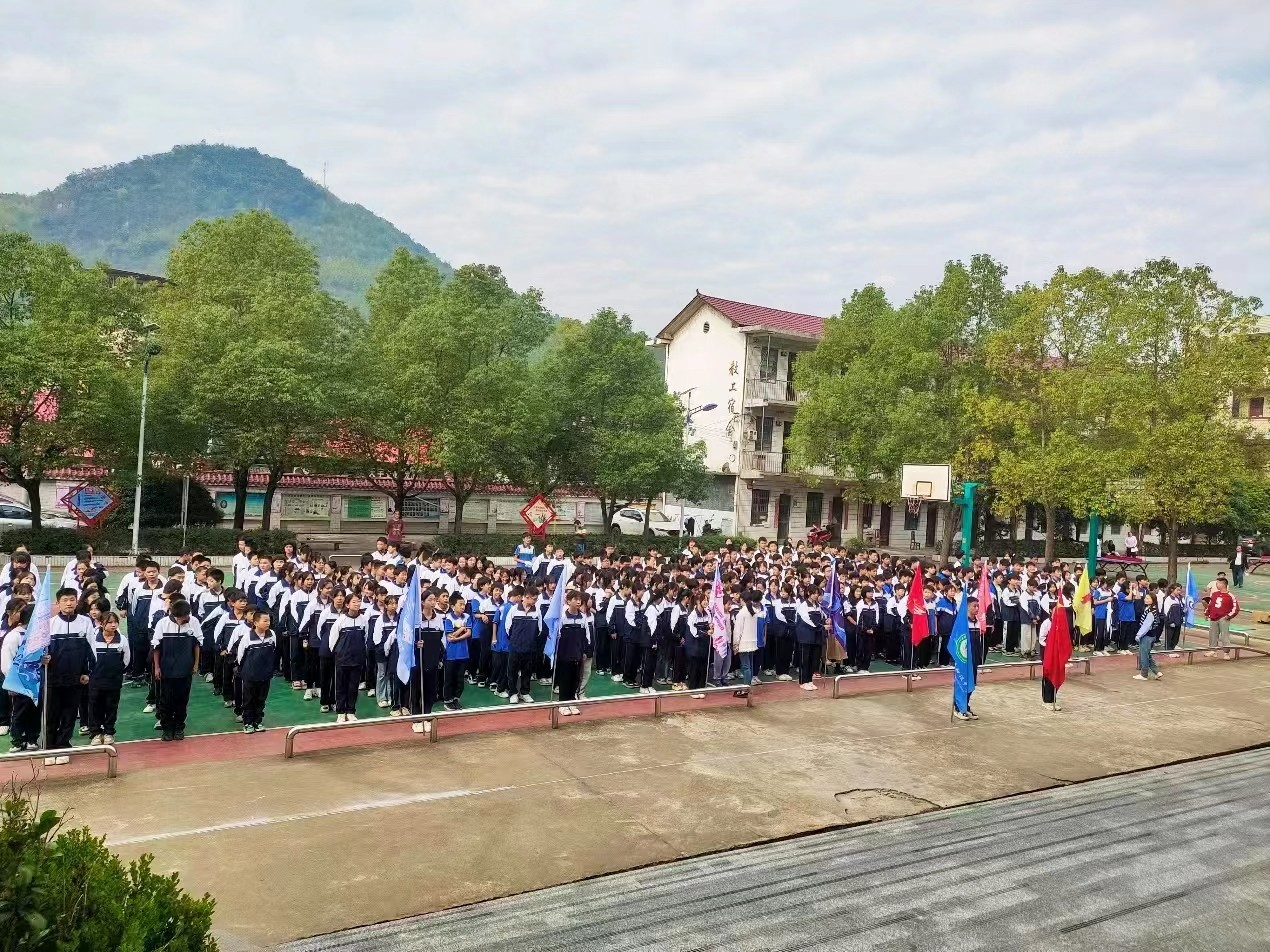 小溪市鄉(xiāng)中學秋季運動會開幕式