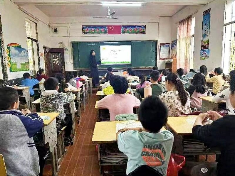 以教促研，共同成長(zhǎng)