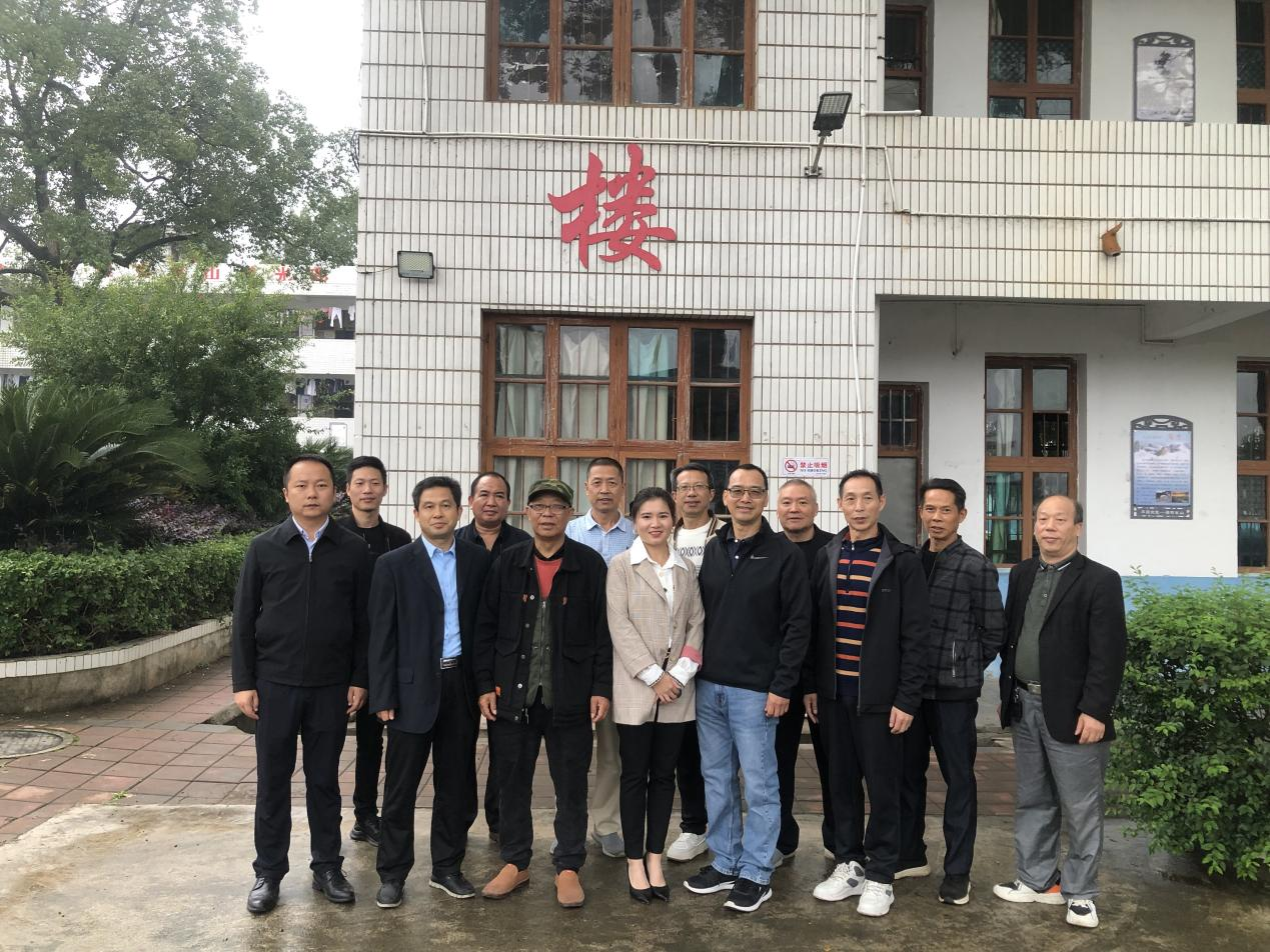 新寧縣崀山鎮(zhèn)中心學(xué)校 舉行“明志教育基金”頒獎(jiǎng)典禮