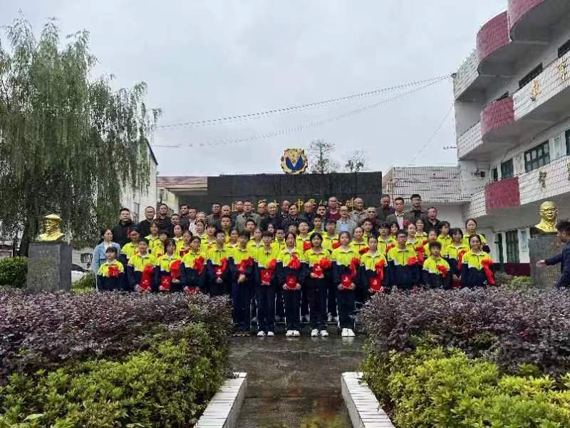 星光璀璨，典贊青春