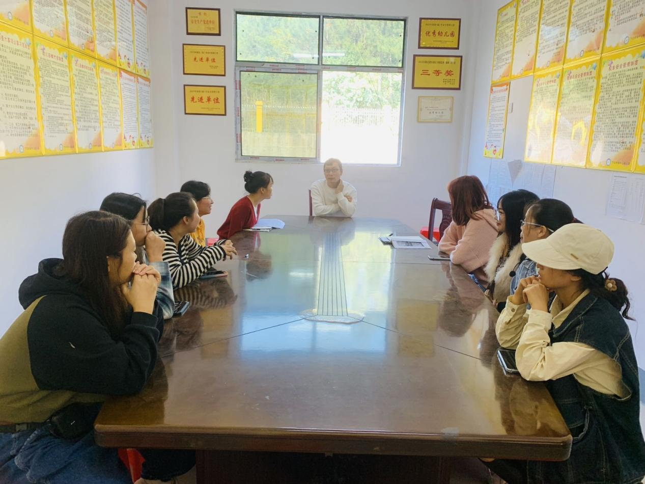 下花橋鎮(zhèn)中心幼兒園開展安全工作專題會議