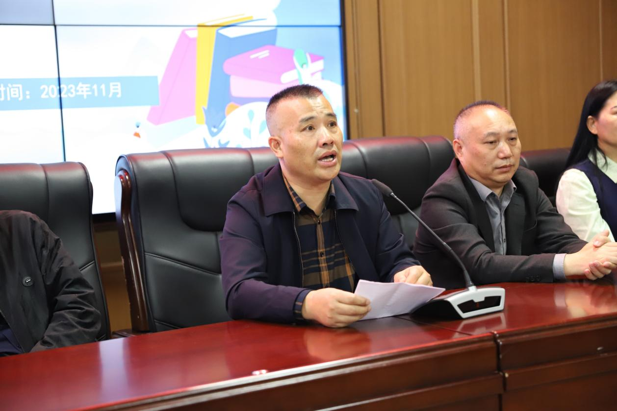 城區(qū)二小“家長學(xué)?！遍_學(xué)，三方協(xié)同育人