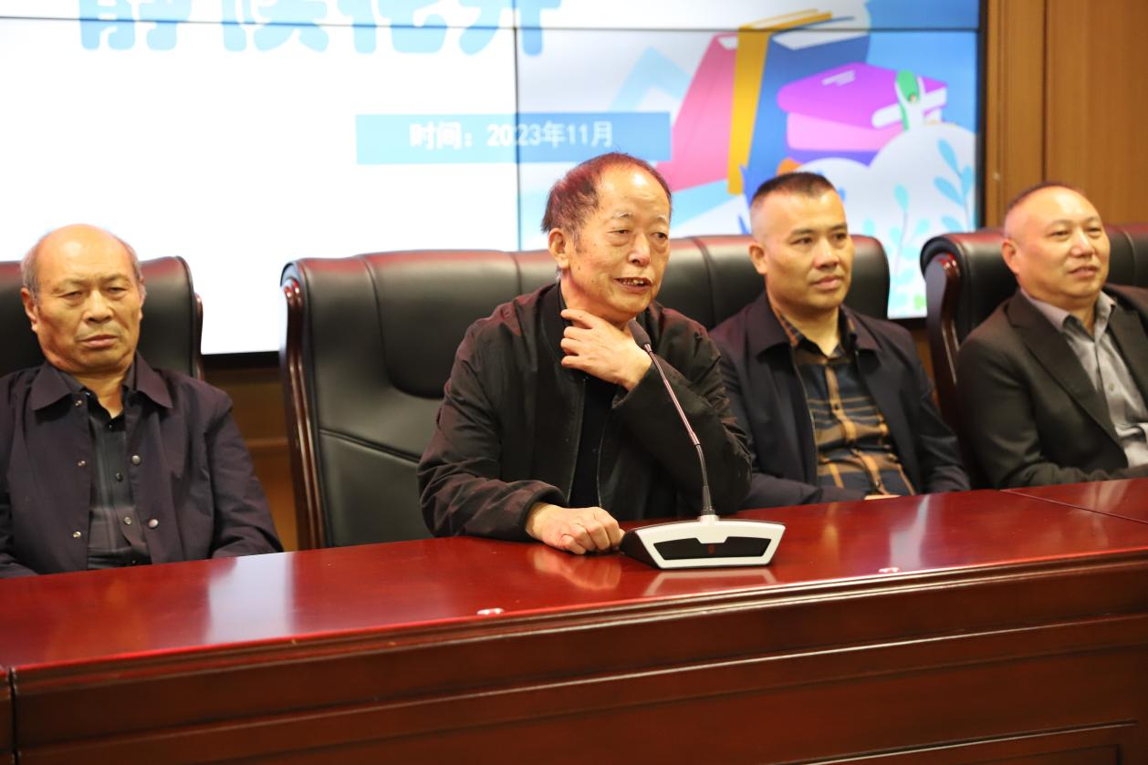 城區(qū)二小“家長學(xué)?！遍_學(xué)，三方協(xié)同育人