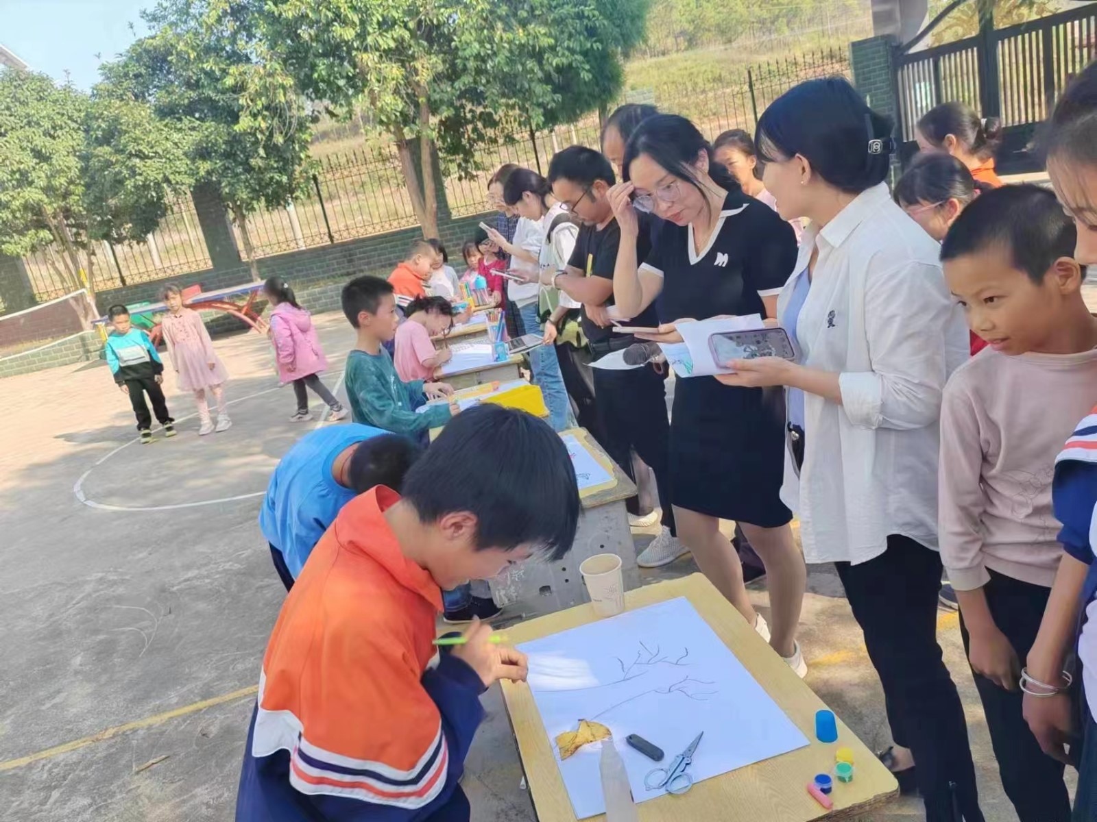 素質(zhì)教育促成長，美育體育齊開花