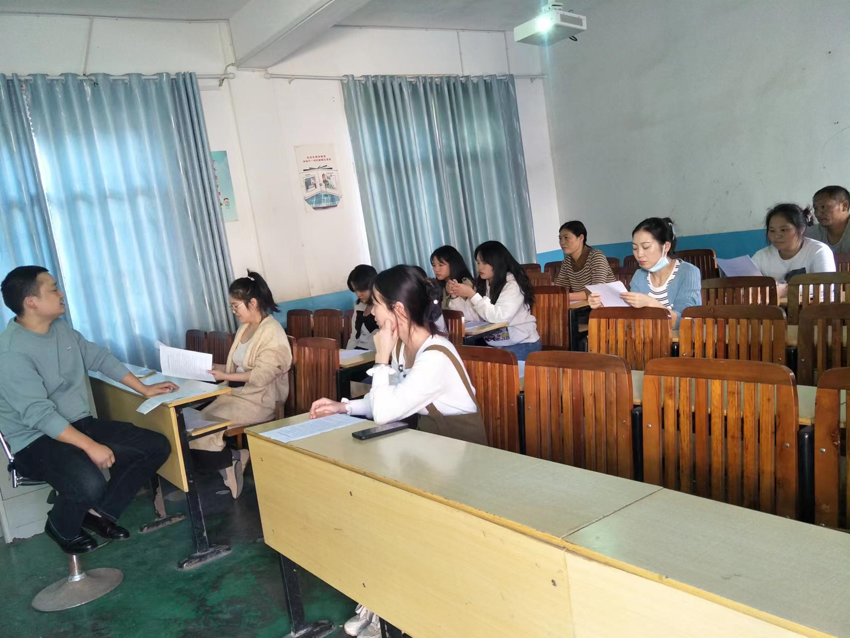 塘田市鎮(zhèn)花石小學(xué)召開全體教職工“預(yù)防性侵”專題會(huì)議