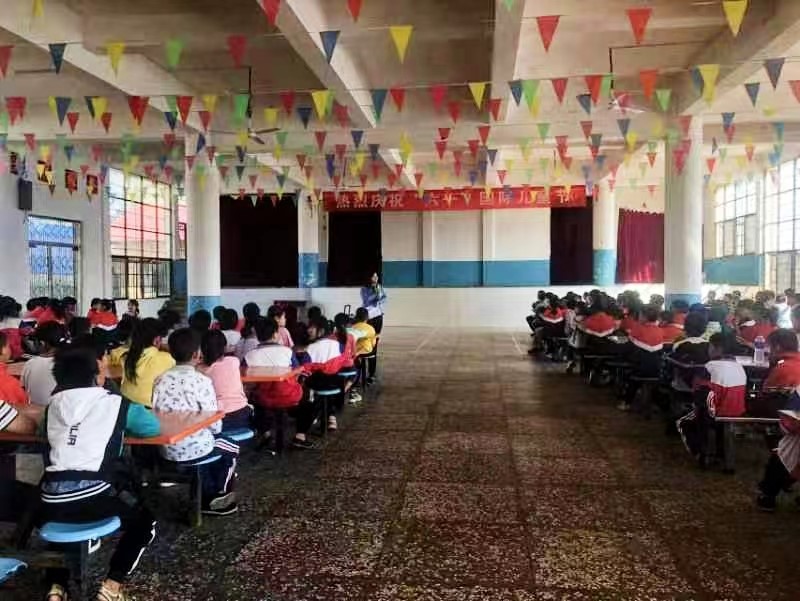 利劍護蕾—諸甲亭鄉(xiāng)中心完小法治副校長進校園講防性侵課