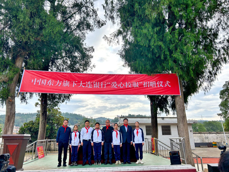 “愛是清泉，澆灌片片綠葉”