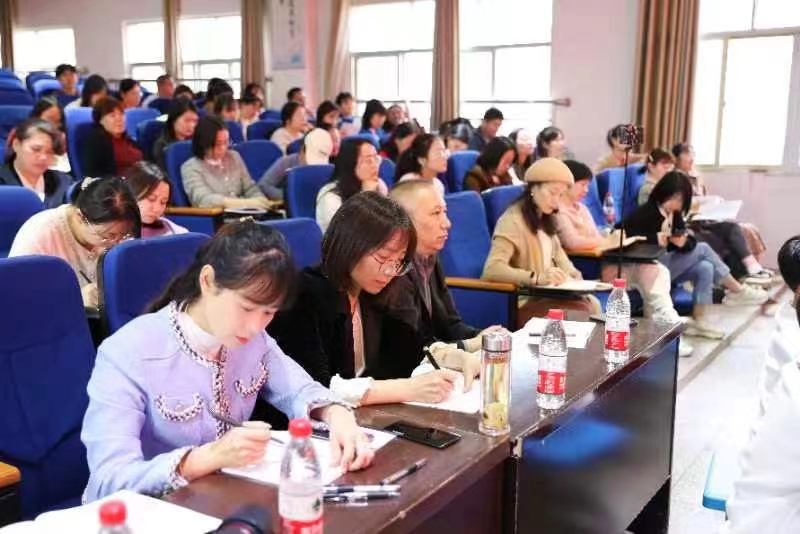 城區(qū)二小舉行青藍學(xué)院數(shù)學(xué)“菁優(yōu)課”展示活動