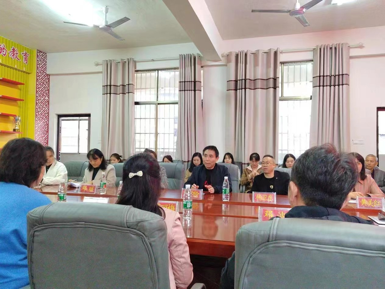 長(zhǎng)沙市仰天湖小學(xué)與塘渡口鎮(zhèn)第三完小舉行“一對(duì)一”精準(zhǔn)幫扶簽約儀式