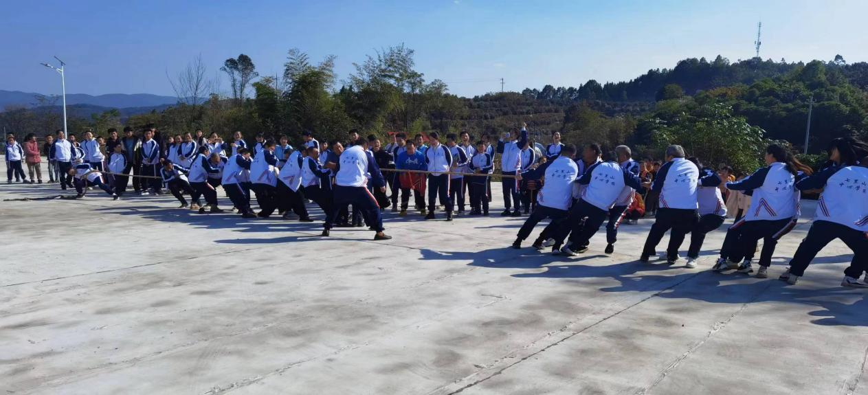 奮力拼搏，勠力同心