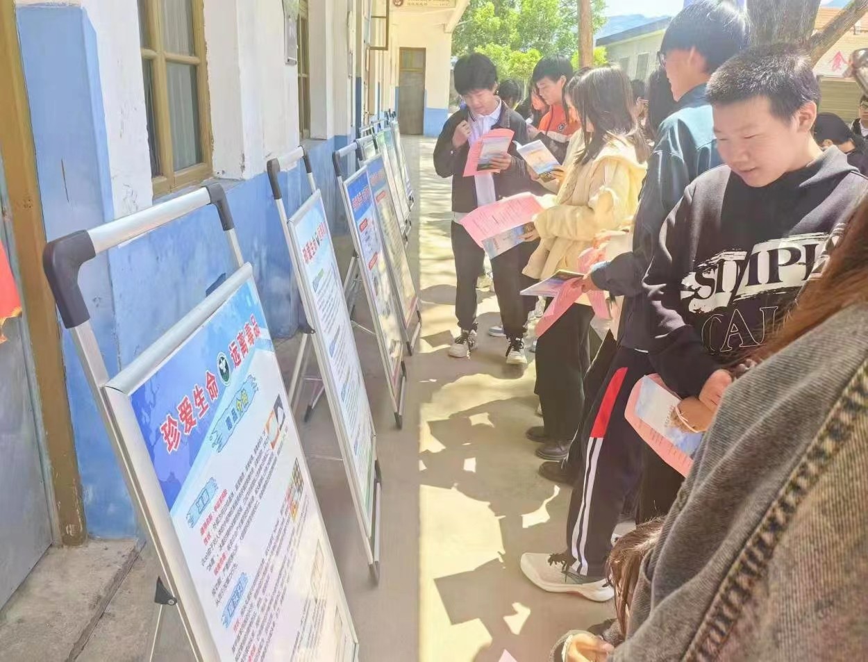 新寧縣崀山鎮(zhèn)窯市中學(xué) 開展“反電詐和禁毒”宣傳活動(dòng)
