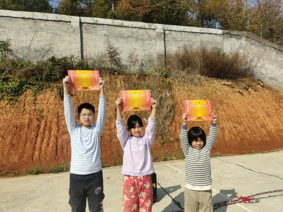 陽(yáng)灑三青，情義“繩”起