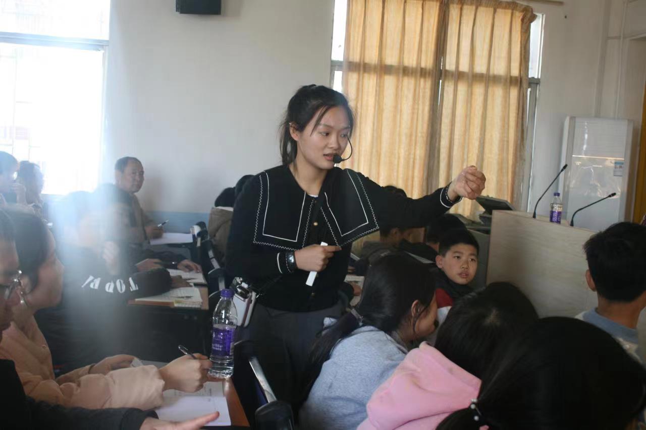 下花橋鎮(zhèn)中心學(xué)校初中部校本研修活動(dòng)有聲有色