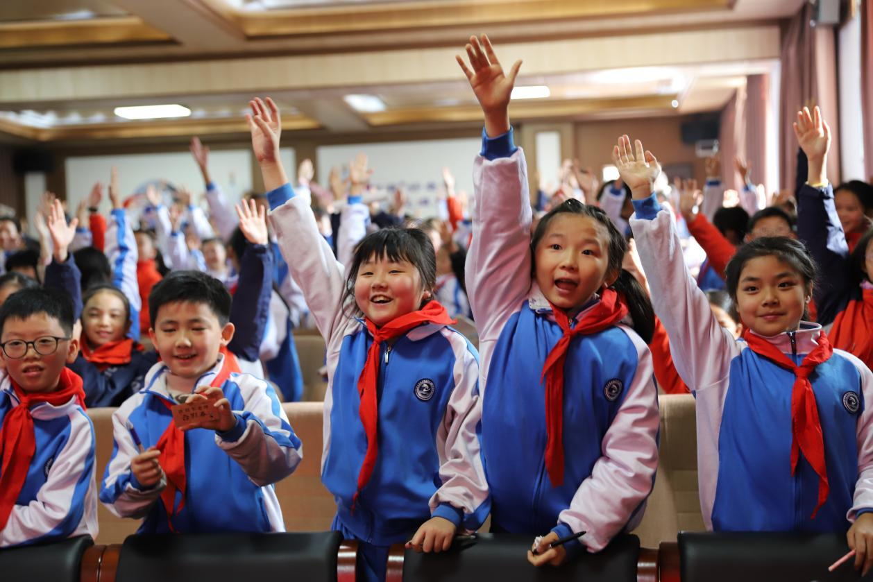 “三毛經(jīng)典”系列講座走進(jìn)城區(qū)二小